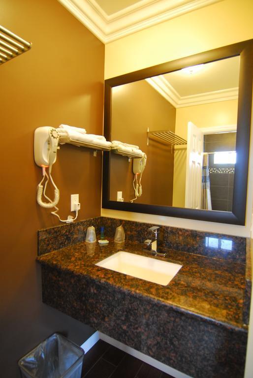 - Near Universal Hollywood 2* Los Angeles